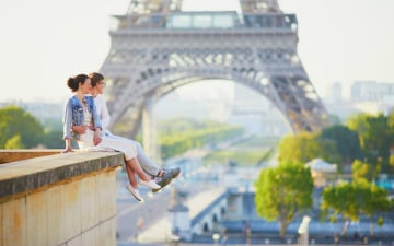 HOT PRICE! Встречайте лето в Париже – 4 места по спеццене и женское подселение!