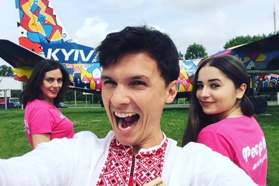 У ДОРОГУ БЕРИ ВИШИВАНКУ