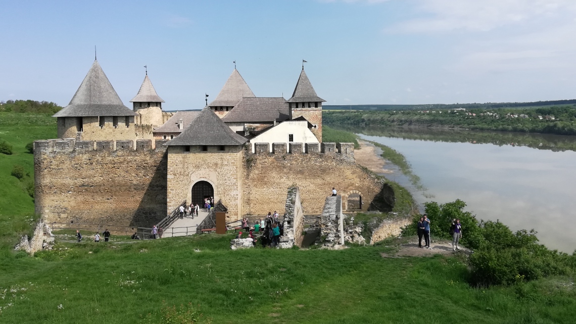 Місця сили. Величний Кам'янець та чарівна Бакота