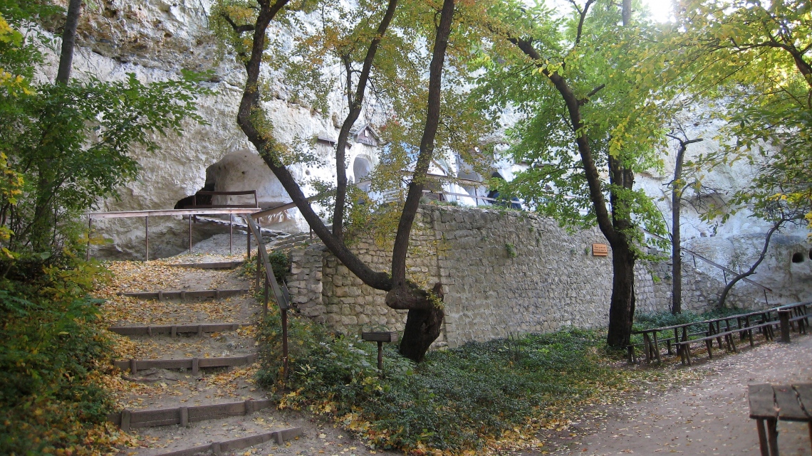 Місця сили. Величний Кам'янець та чарівна Бакота