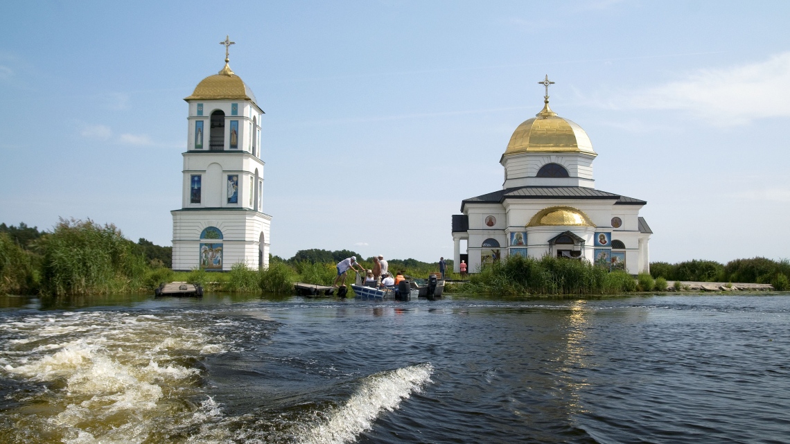 Панорами Дніпра. З прогулянкою на катері та рибним пікніком