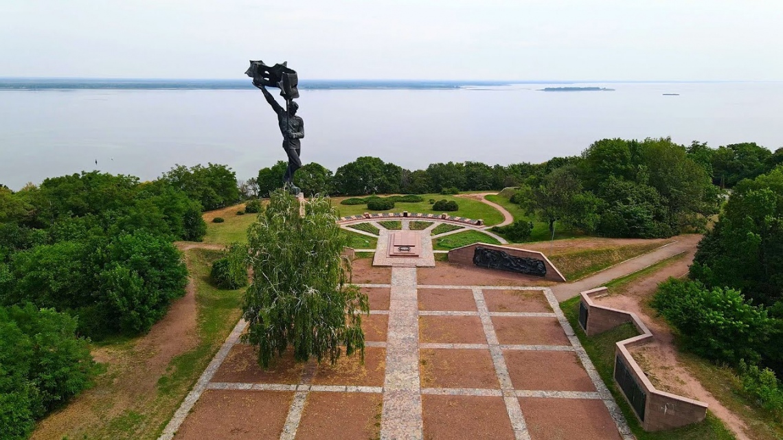 Таємниці Трахтемирова - милуємось першоцвітами