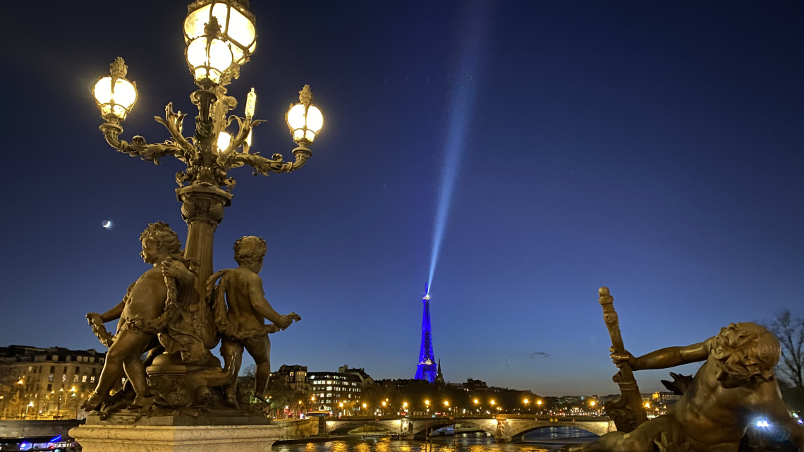 Париж та його український профіль. Авіатур