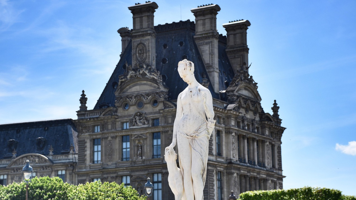 Париж та його український профіль. Авіатур