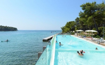 CRVENA LUKA HOTEL & RESORT 4*.  Біоград-на-Мору