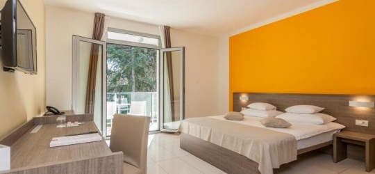 CRVENA LUKA HOTEL & RESORT 4*.  Біоград-на-Мору