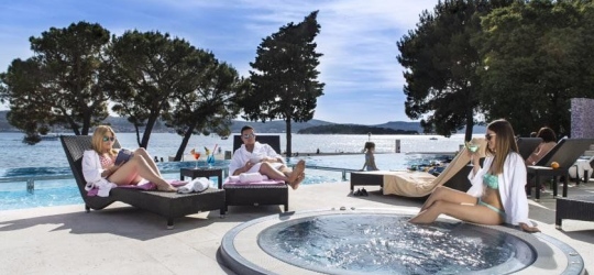 HOTEL ADRIATIC 3*. Биоград-на-мору