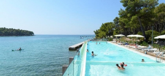 CRVENA LUKA HOTEL & RESORT 4*.  Біоград-на-Мору