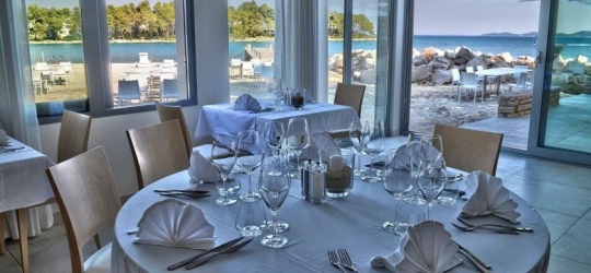 CRVENA LUKA HOTEL & RESORT 4*.  Біоград-на-Мору